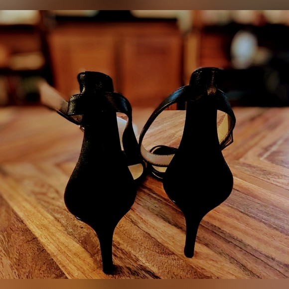 Ann Taylor NWOT Black Leather Ankle Strap Kitten Heel Size 6 - Picture 3 of 4